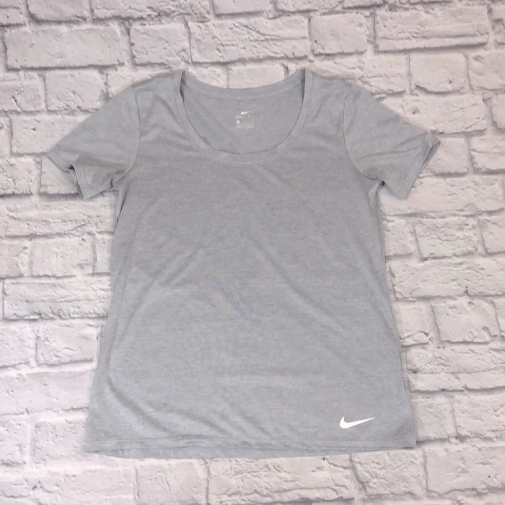 Nike Shorts and T-shirt set. Light Gray & Navy Blue. Size Small